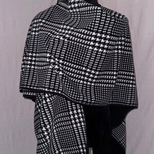 Houndstooth print wrap